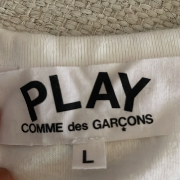 White Comme Des Garçon T-shirt with Black Heart - Picture 2 of 3
